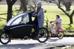 Vreeland 8 februari 2019
Inge Schrama op de bakfiets bij haar nieuwe huis in Vreeland.