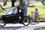 Vreeland 8 februari 2019
Inge Schrama op de bakfiets bij haar nieuwe huis in Vreeland.