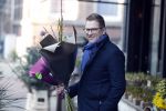 Amsterdam 14 februari 2019
JaÃ¯r Ferwerda haalt bloemen voor zijn vrouw en schoonmoeder bij bloemist Arjan.