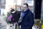 Amsterdam 14 februari 2019
JaÃ¯r Ferwerda haalt bloemen voor zijn vrouw en schoonmoeder bij bloemist Arjan.