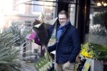 Amsterdam 14 februari 2019
JaÃ¯r Ferwerda haalt bloemen voor zijn vrouw en schoonmoeder bij bloemist Arjan.