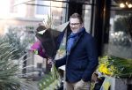 Amsterdam 14 februari 2019
JaÃ¯r Ferwerda haalt bloemen voor zijn vrouw en schoonmoeder bij bloemist Arjan.