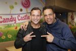 Amsterdam 2 maart 2019
Najib Amhali en zijn vrouw Miama vieren de 4e verjaardag van hun zoon Novell . Ook zoon Noah is aanwezig in Candy Castle. Jeffrey Spalburg