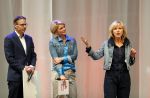 Enschede 26 februari 2019
Presentatie cast van Hanna van Hendrik met oa Huub Stapel en Johanna ter Steege. Presentatie is op vliegveld Twente.