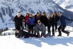 Lech 25 februari 2019
Koning Willem-Alexander, Koningin MÃ¡xima, Prinses Beatrix, Prins Constantijn, Prinses Laurentien en de prinsessen Amalia, Alexia en Ariane samen met Eloise, Leonore en Claus-Casimir tijdens de fotosessie tijdens de wintersportvakantie in Lech.