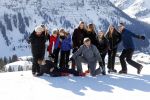 Lech 25 februari 2019
Koning Willem-Alexander, Koningin MÃ¡xima, Prinses Beatrix, Prins Constantijn, Prinses Laurentien en de prinsessen Amalia, Alexia en Ariane samen met Eloise, Leonore en Claus-Casimir tijdens de fotosessie tijdens de wintersportvakantie in Lech.