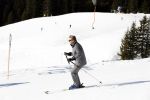Lech 25 februari 2019
Koning Willem-Alexander, Koningin MÃ¡xima, Prinses Beatrix, Prins Constantijn, Prinses Laurentien en de prinsessen Amalia, Alexia en Ariane samen met Eloise, Leonore en Claus-Casimir tijdens de fotosessie tijdens de wintersportvakantie in Lech.
