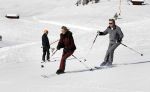Lech 25 februari 2019
Koning Willem-Alexander, Koningin MÃ¡xima, Prinses Beatrix, Prins Constantijn, Prinses Laurentien en de prinsessen Amalia, Alexia en Ariane samen met Eloise, Leonore en Claus-Casimir tijdens de fotosessie tijdens de wintersportvakantie in Lech.