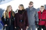 Lech 25 februari 2019
Koning Willem-Alexander, Koningin MÃ¡xima, Prinses Beatrix, Prins Constantijn, Prinses Laurentien en de prinsessen Amalia, Alexia en Ariane samen met Eloise, Leonore en Claus-Casimir tijdens de fotosessie tijdens de wintersportvakantie in Lech.
