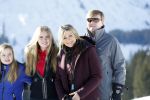 Lech 25 februari 2019
Koning Willem-Alexander, Koningin MÃ¡xima, Prinses Beatrix, Prins Constantijn, Prinses Laurentien en de prinsessen Amalia, Alexia en Ariane samen met Eloise, Leonore en Claus-Casimir tijdens de fotosessie tijdens de wintersportvakantie in Lech.