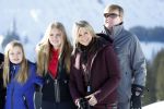 Lech 25 februari 2019
Koning Willem-Alexander, Koningin MÃ¡xima, Prinses Beatrix, Prins Constantijn, Prinses Laurentien en de prinsessen Amalia, Alexia en Ariane samen met Eloise, Leonore en Claus-Casimir tijdens de fotosessie tijdens de wintersportvakantie in Lech.