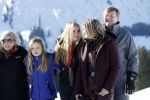 Lech 25 februari 2019
Koning Willem-Alexander, Koningin MÃ¡xima, Prinses Beatrix, Prins Constantijn, Prinses Laurentien en de prinsessen Amalia, Alexia en Ariane samen met Eloise, Leonore en Claus-Casimir tijdens de fotosessie tijdens de wintersportvakantie in Lech.