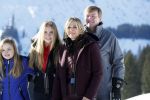Lech 25 februari 2019
Koning Willem-Alexander, Koningin MÃ¡xima, Prinses Beatrix, Prins Constantijn, Prinses Laurentien en de prinsessen Amalia, Alexia en Ariane samen met Eloise, Leonore en Claus-Casimir tijdens de fotosessie tijdens de wintersportvakantie in Lech.