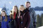 Lech 25 februari 2019
Koning Willem-Alexander, Koningin MÃ¡xima, Prinses Beatrix, Prins Constantijn, Prinses Laurentien en de prinsessen Amalia, Alexia en Ariane samen met Eloise, Leonore en Claus-Casimir tijdens de fotosessie tijdens de wintersportvakantie in Lech.