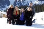 Lech 25 februari 2019
Koning Willem-Alexander, Koningin MÃ¡xima, Prinses Beatrix, Prins Constantijn, Prinses Laurentien en de prinsessen Amalia, Alexia en Ariane samen met Eloise, Leonore en Claus-Casimir tijdens de fotosessie tijdens de wintersportvakantie in Lech.