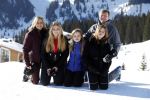 Lech 25 februari 2019
Koning Willem-Alexander, Koningin MÃ¡xima, Prinses Beatrix, Prins Constantijn, Prinses Laurentien en de prinsessen Amalia, Alexia en Ariane samen met Eloise, Leonore en Claus-Casimir tijdens de fotosessie tijdens de wintersportvakantie in Lech.