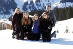 Lech 25 februari 2019
Koning Willem-Alexander, Koningin MÃ¡xima, Prinses Beatrix, Prins Constantijn, Prinses Laurentien en de prinsessen Amalia, Alexia en Ariane samen met Eloise, Leonore en Claus-Casimir tijdens de fotosessie tijdens de wintersportvakantie in Lech.