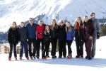 Lech 25 februari 2019
Koning Willem-Alexander, Koningin MÃ¡xima, Prinses Beatrix, Prins Constantijn, Prinses Laurentien en de prinsessen Amalia, Alexia en Ariane samen met Eloise, Leonore en Claus-Casimir tijdens de fotosessie tijdens de wintersportvakantie in Lech.