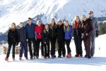 Lech 25 februari 2019
Koning Willem-Alexander, Koningin MÃ¡xima, Prinses Beatrix, Prins Constantijn, Prinses Laurentien en de prinsessen Amalia, Alexia en Ariane samen met Eloise, Leonore en Claus-Casimir tijdens de fotosessie tijdens de wintersportvakantie in Lech.