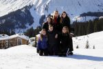 Lech 25 februari 2019
Koning Willem-Alexander, Koningin MÃ¡xima, Prinses Beatrix, Prins Constantijn, Prinses Laurentien en de prinsessen Amalia, Alexia en Ariane samen met Eloise, Leonore en Claus-Casimir tijdens de fotosessie tijdens de wintersportvakantie in Lech.