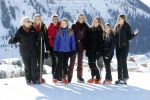 Lech 25 februari 2019
Koning Willem-Alexander, Koningin MÃ¡xima, Prinses Beatrix, Prins Constantijn, Prinses Laurentien en de prinsessen Amalia, Alexia en Ariane samen met Eloise, Leonore en Claus-Casimir tijdens de fotosessie tijdens de wintersportvakantie in Lech.