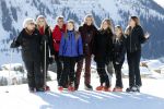 Lech 25 februari 2019
Koning Willem-Alexander, Koningin MÃ¡xima, Prinses Beatrix, Prins Constantijn, Prinses Laurentien en de prinsessen Amalia, Alexia en Ariane samen met Eloise, Leonore en Claus-Casimir tijdens de fotosessie tijdens de wintersportvakantie in Lech.