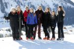 Lech 25 februari 2019
Koning Willem-Alexander, Koningin MÃ¡xima, Prinses Beatrix, Prins Constantijn, Prinses Laurentien en de prinsessen Amalia, Alexia en Ariane samen met Eloise, Leonore en Claus-Casimir tijdens de fotosessie tijdens de wintersportvakantie in Lech.