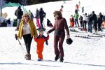 Oberlech 25 februari 2019
Lieke v Lexmond op skivakantie met haar man Bas v Veggel en hun zoontje Vik.
Ook de moeder van Bas en haar partner zijn erbij.