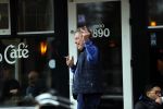 Amstelveen 2 maart 2019
Maarten Spanjer staat bij cafe 1890 neen sigaretje te roken. middelvinger