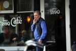 Amstelveen 2 maart 2019
Maarten Spanjer staat bij cafe 1890 neen sigaretje te roken.