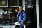 Amstelveen 2 maart 2019
Maarten Spanjer staat bij cafe 1890 neen sigaretje te roken.