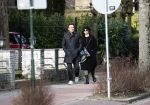 Blaricum 9 februari 2019
Marco Borsato met bladerenblower bij zijn huis. Daarna gaat hij lunchen met zijn vrouw Leontine Borsato