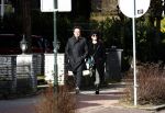 Blaricum 9 februari 2019
Marco Borsato met bladerenblower bij zijn huis. Daarna gaat hij lunchen met zijn vrouw Leontine Borsato
