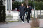 Blaricum 9 februari 2019
Marco Borsato met bladerenblower bij zijn huis. Daarna gaat hij lunchen met zijn vrouw Leontine Borsato