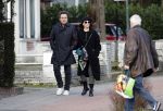 Blaricum 9 februari 2019
Marco Borsato met bladerenblower bij zijn huis. Daarna gaat hij lunchen met zijn vrouw Leontine Borsato