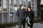Blaricum 9 februari 2019
Marco Borsato met bladerenblower bij zijn huis. Daarna gaat hij lunchen met zijn vrouw Leontine Borsato