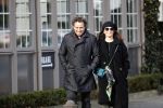 Blaricum 9 februari 2019
Marco Borsato met bladerenblower bij zijn huis. Daarna gaat hij lunchen met zijn vrouw Leontine Borsato