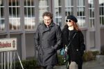 Blaricum 9 februari 2019
Marco Borsato met bladerenblower bij zijn huis. Daarna gaat hij lunchen met zijn vrouw Leontine Borsato
