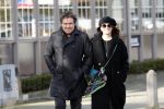 Blaricum 9 februari 2019
Marco Borsato met bladerenblower bij zijn huis. Daarna gaat hij lunchen met zijn vrouw Leontine Borsato