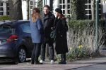 Blaricum 9 februari 2019
Marco Borsato met bladerenblower bij zijn huis. Daarna gaat hij lunchen met zijn vrouw Leontine Borsato