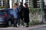 Blaricum 9 februari 2019
Marco Borsato met bladerenblower bij zijn huis. Daarna gaat hij lunchen met zijn vrouw Leontine Borsato