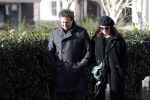 Blaricum 9 februari 2019
Marco Borsato met bladerenblower bij zijn huis. Daarna gaat hij lunchen met zijn vrouw Leontine Borsato