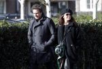 Blaricum 9 februari 2019
Marco Borsato met bladerenblower bij zijn huis. Daarna gaat hij lunchen met zijn vrouw Leontine Borsato