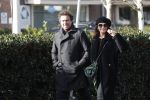 Blaricum 9 februari 2019
Marco Borsato met bladerenblower bij zijn huis. Daarna gaat hij lunchen met zijn vrouw Leontine Borsato