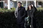 Blaricum 9 februari 2019
Marco Borsato met bladerenblower bij zijn huis. Daarna gaat hij lunchen met zijn vrouw Leontine Borsato