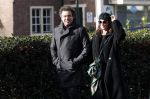 Blaricum 9 februari 2019
Marco Borsato met bladerenblower bij zijn huis. Daarna gaat hij lunchen met zijn vrouw Leontine Borsato