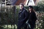 Blaricum 9 februari 2019
Marco Borsato met bladerenblower bij zijn huis. Daarna gaat hij lunchen met zijn vrouw Leontine Borsato