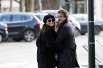 Blaricum 9 februari 2019
Marco Borsato met bladerenblower bij zijn huis. Daarna gaat hij lunchen met zijn vrouw Leontine Borsato