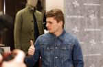 Amsterdam 4 februari 2019
Max Verstappen bij de presentatie van de G-Star RAW Max Verstappen lijn in de G-star winkel op de pc Hooftstraat. Max gaat met fans op de foto.