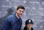 Amsterdam 4 februari 2019
Max Verstappen bij de presentatie van de G-Star RAW Max Verstappen lijn in de G-star winkel op de pc Hooftstraat. Max gaat met fans op de foto.